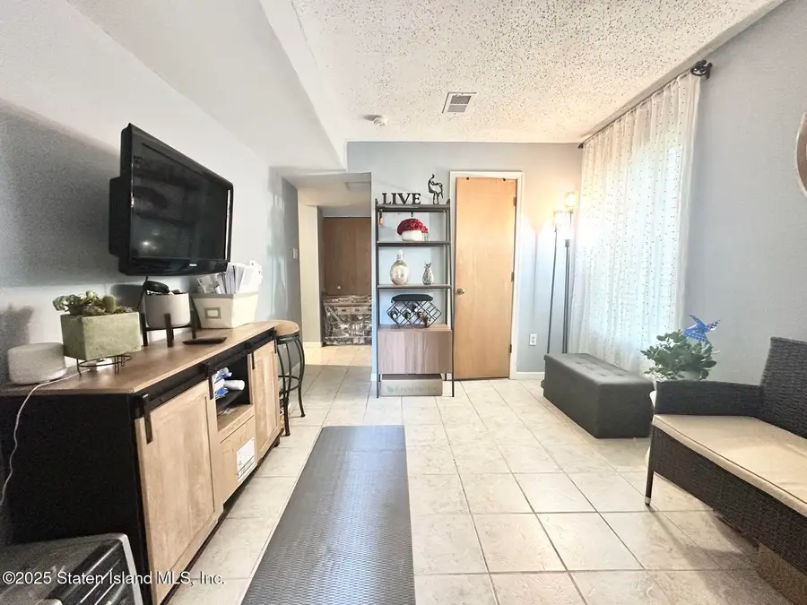 453 Ilyssa Way, Staten Island, NY 10312 - Image #2