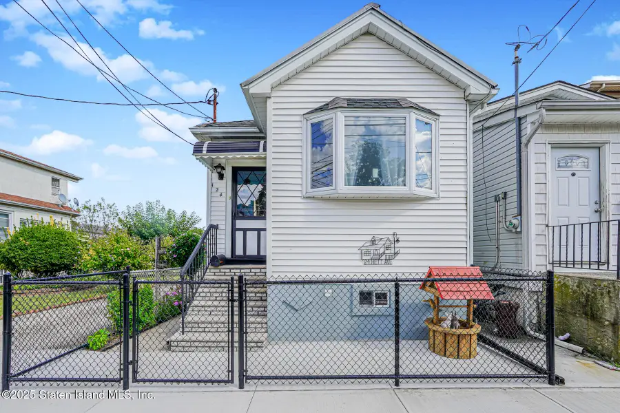 124 Hett Avenue, Staten Island, NY 10306 - Image #2