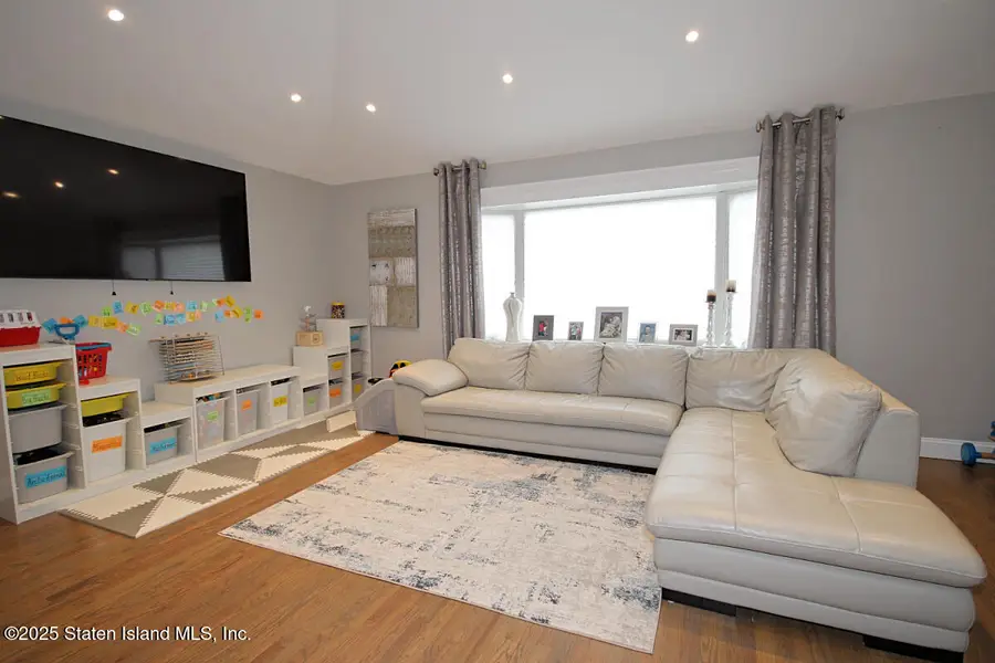 17 Holcomb Avenue, Staten Island, NY 10312 - Image #3