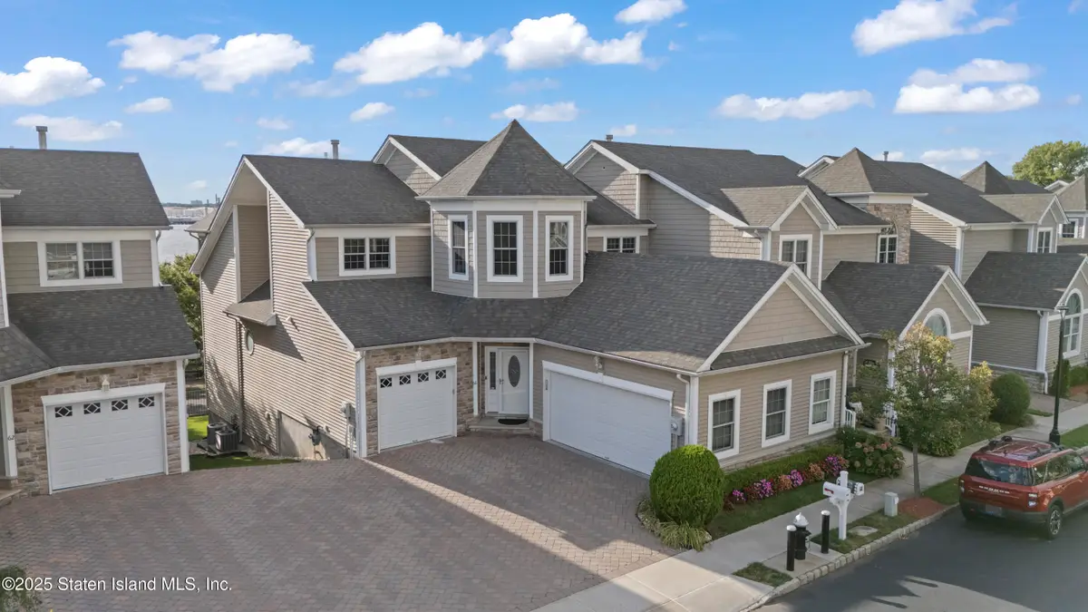 66 Pilot Lane, Staten Island, NY 10309 - Image #1