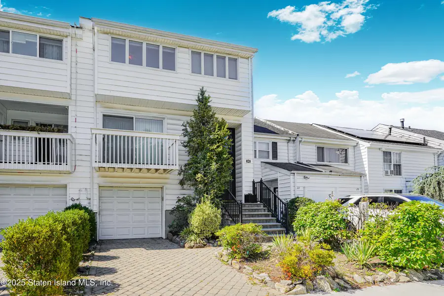 24 Hampton Green, Staten Island, NY 10312 - Image #2
