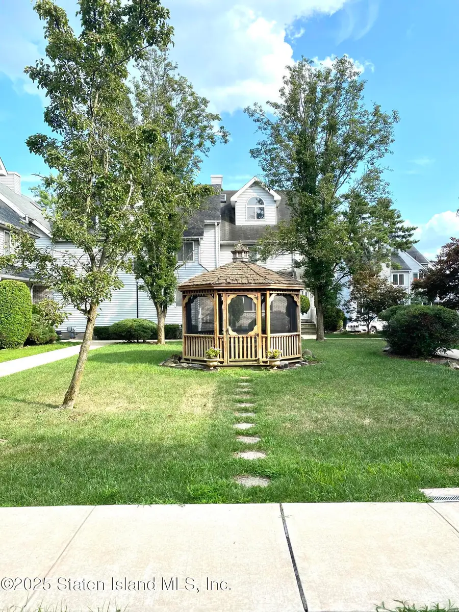 45 Fairlawn Loop, Staten Island, NY 10308 - Image #2