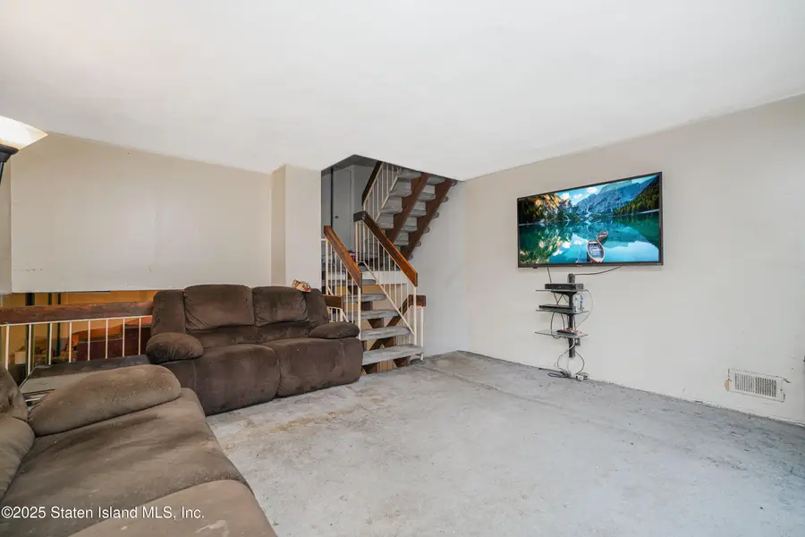135 Russek Drive, Staten Island, NY 10312 - Image #3