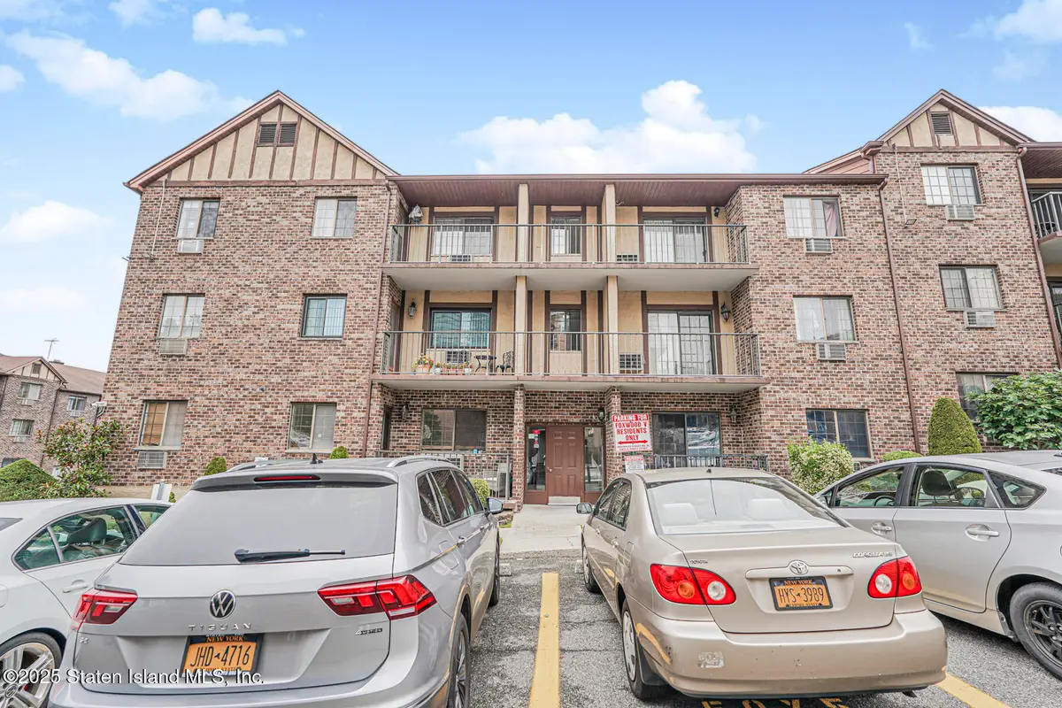 30 Donna Court #6, Staten Island, NY 10314 - Image #1