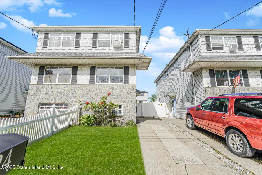 24 Globe Avenue, Staten Island, NY 10314 - Image #2