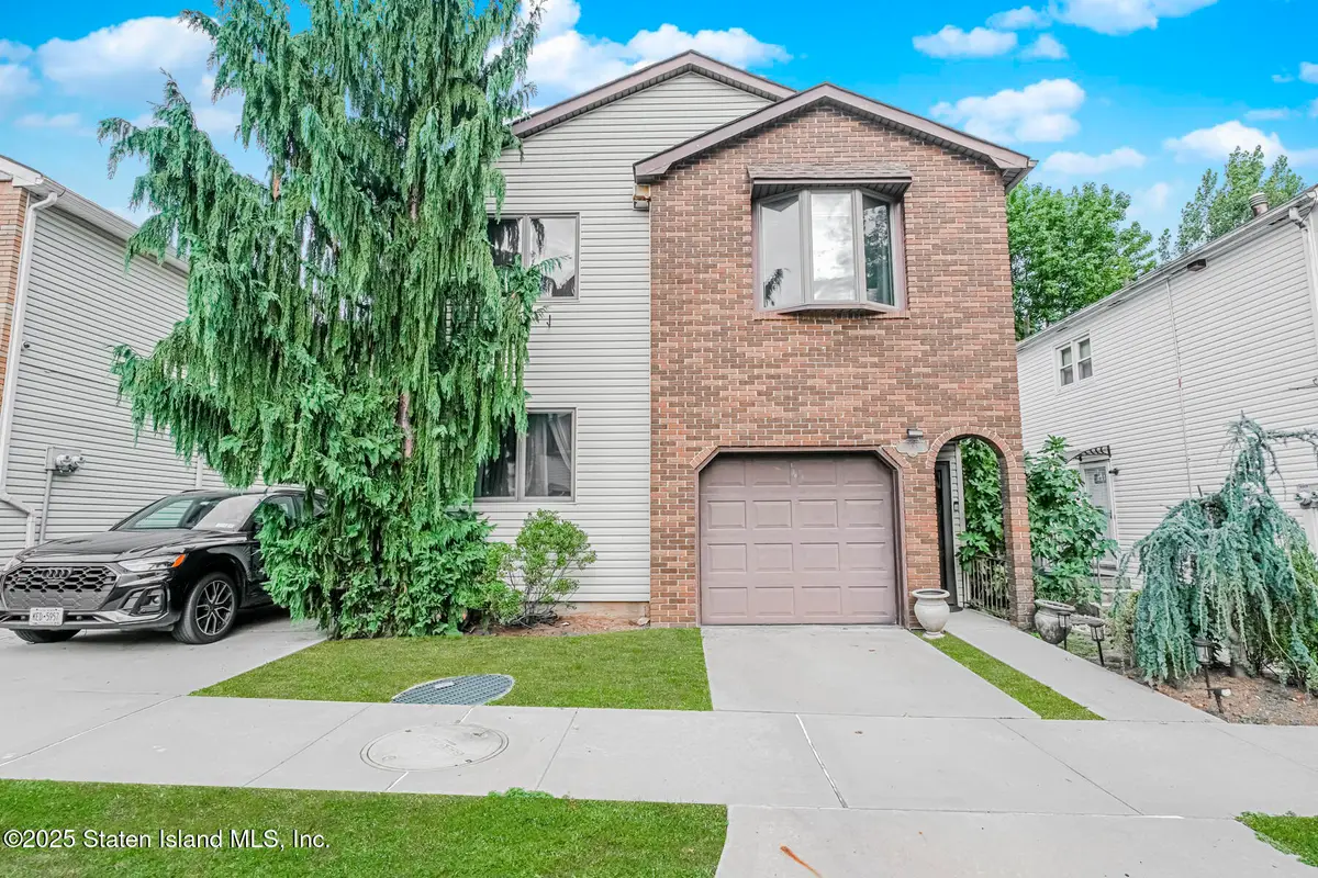 100 Marisa Circle Circle, Staten Island, NY 10309 - Image #1