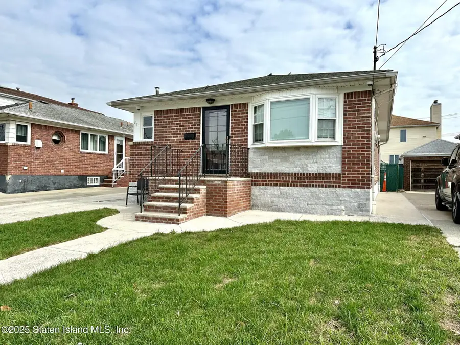 211 Hull Avenue, Staten Island, NY 10306 - Image #2