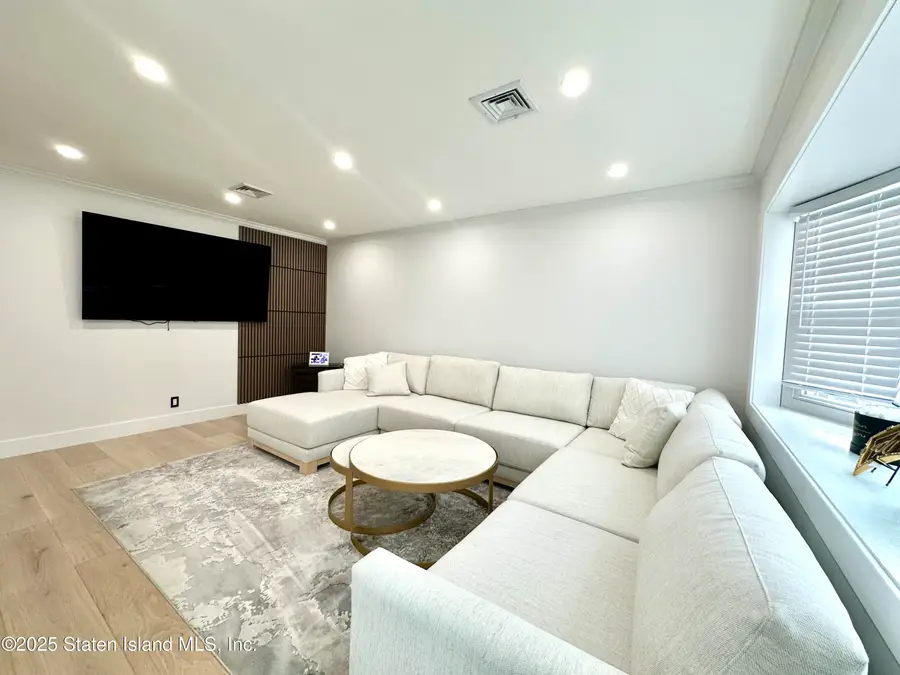 211 Hull Avenue, Staten Island, NY 10306 - Image #3