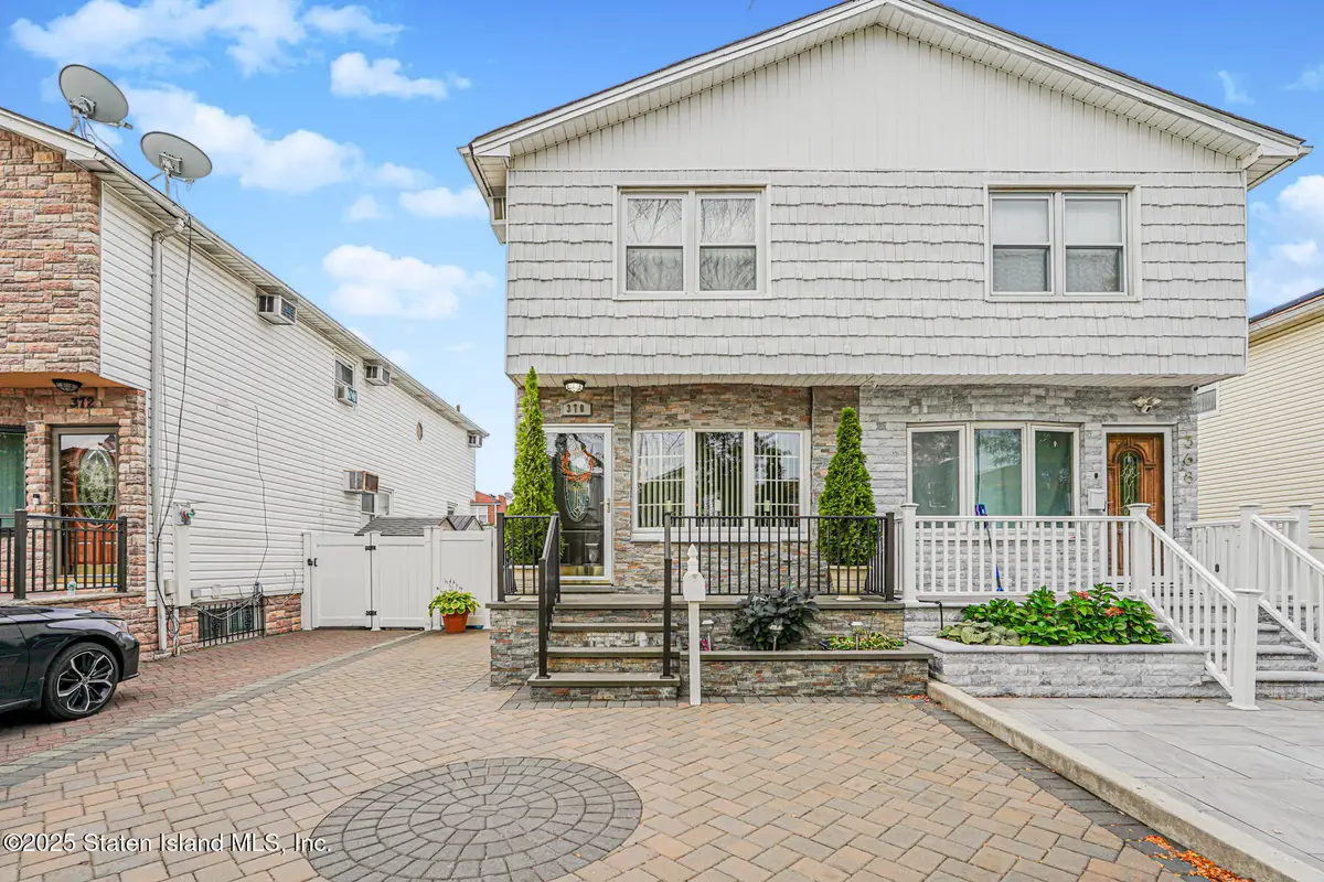 370 Stobe Avenue, Staten Island, NY 10306 - Image #1