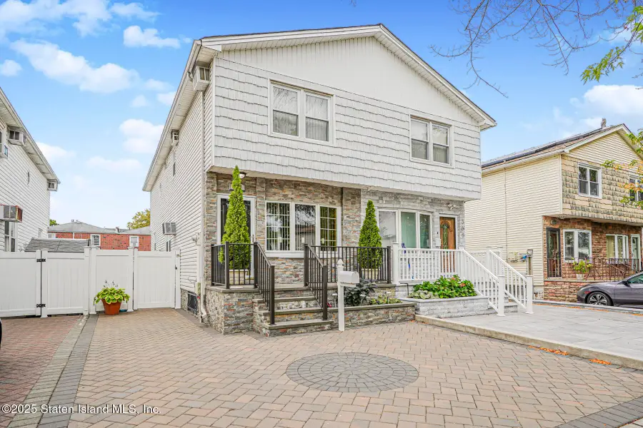 370 Stobe Avenue, Staten Island, NY 10306 - Image #2