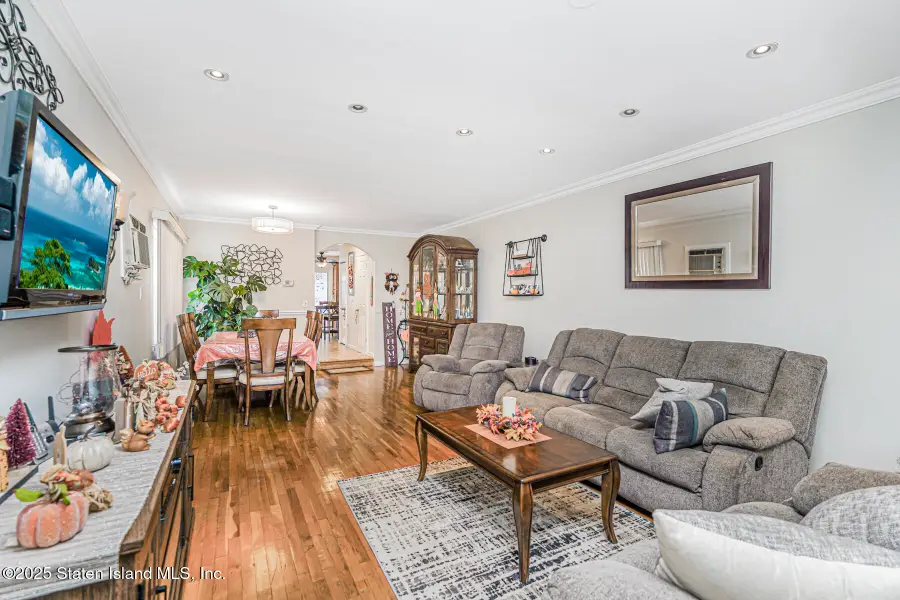 370 Stobe Avenue, Staten Island, NY 10306 - Image #3