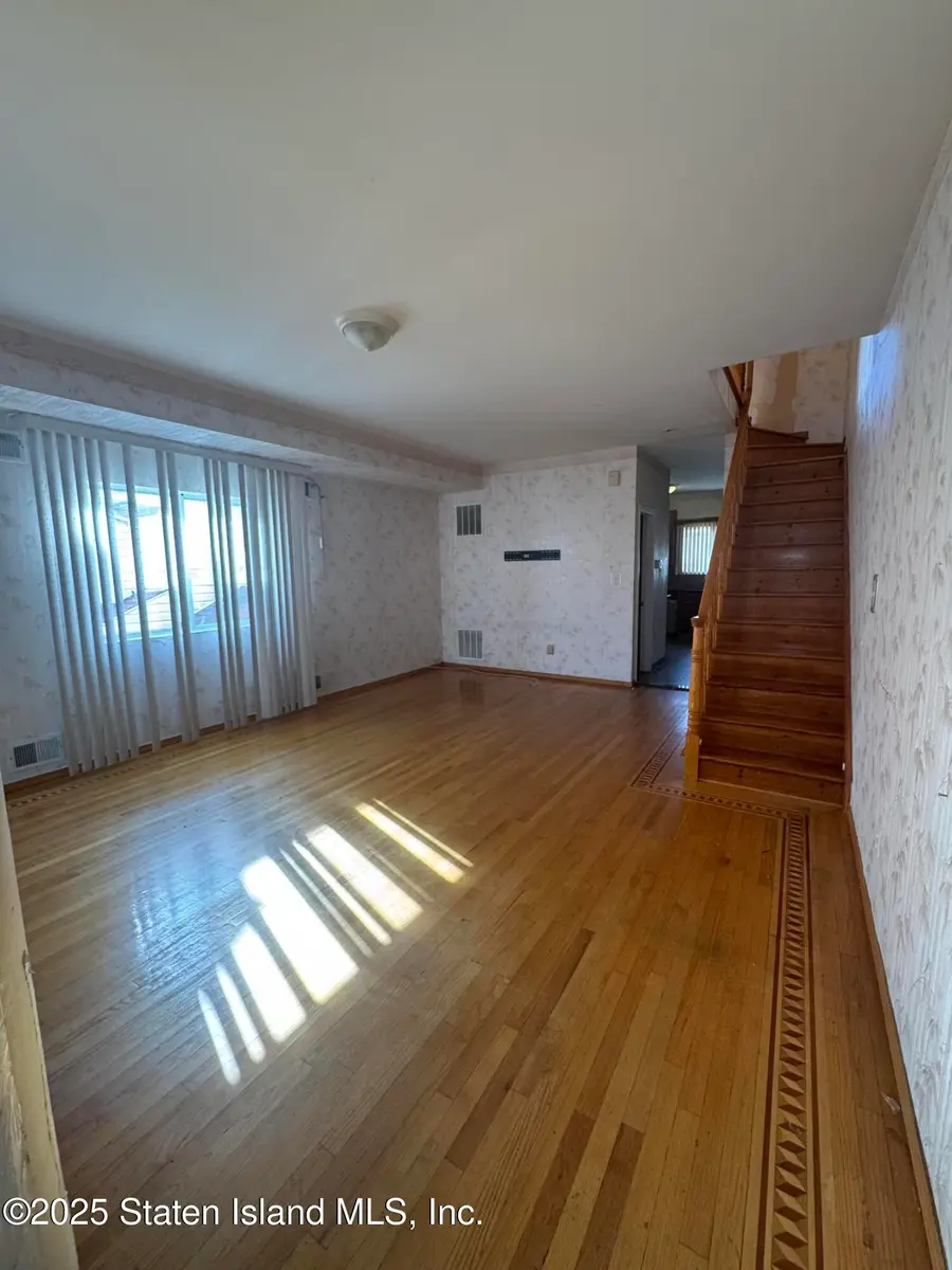 20 Meadow Lane, Staten Island, NY 10306 - Image #3