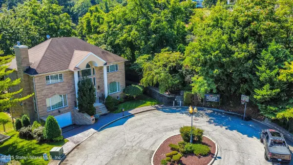 76 Jenna Lane, Staten Island, NY 10304