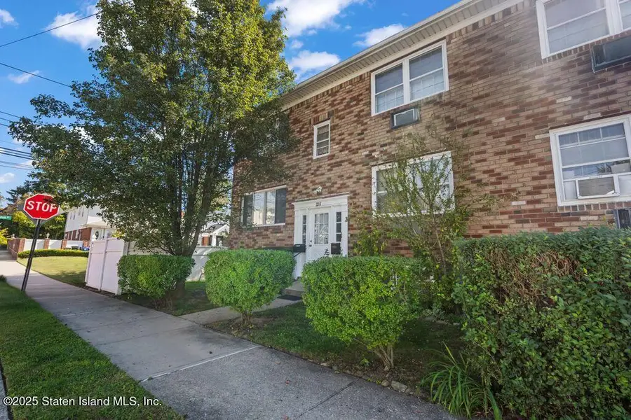 220 O'gorman Avenue, Staten Island, NY 10306 - Image #2