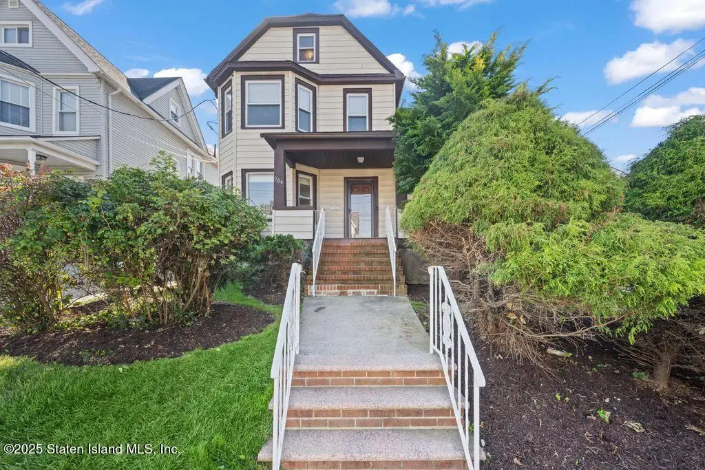 704 Delafield Avenue, Staten Island, NY 10310 - Image #1