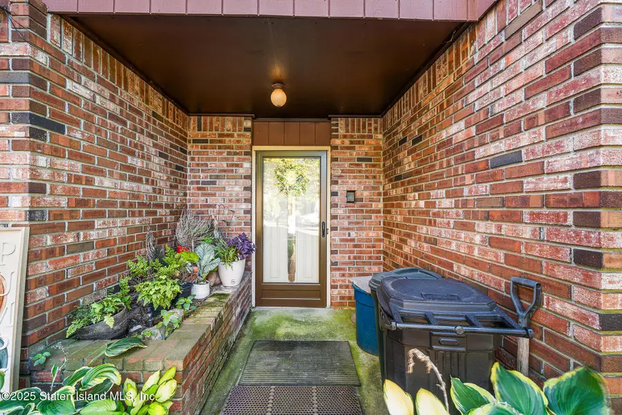 164 Stonegate Drive, Staten Island, NY 10304 - Image #2