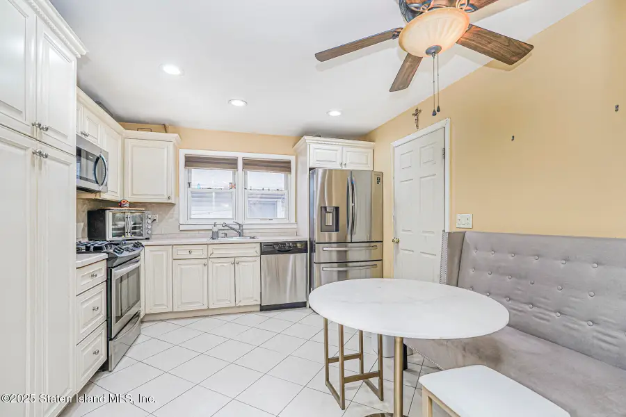137 Dixon Avenue, Staten Island, NY 10303 - Image #3