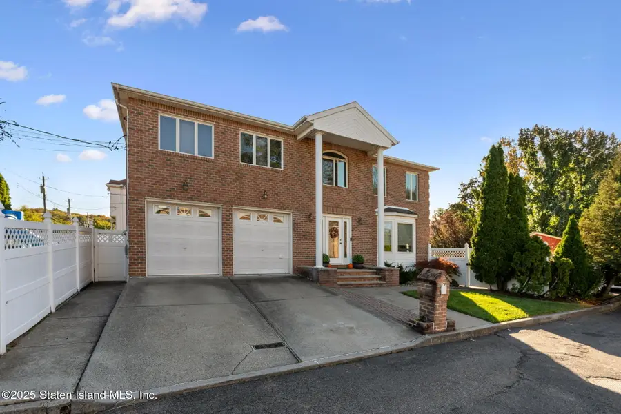 9 Prague Court, Staten Island, NY 10309 - Image #2
