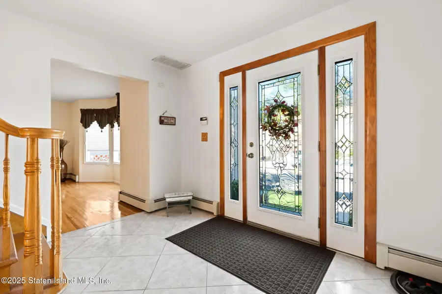 9 Prague Court, Staten Island, NY 10309 - Image #3