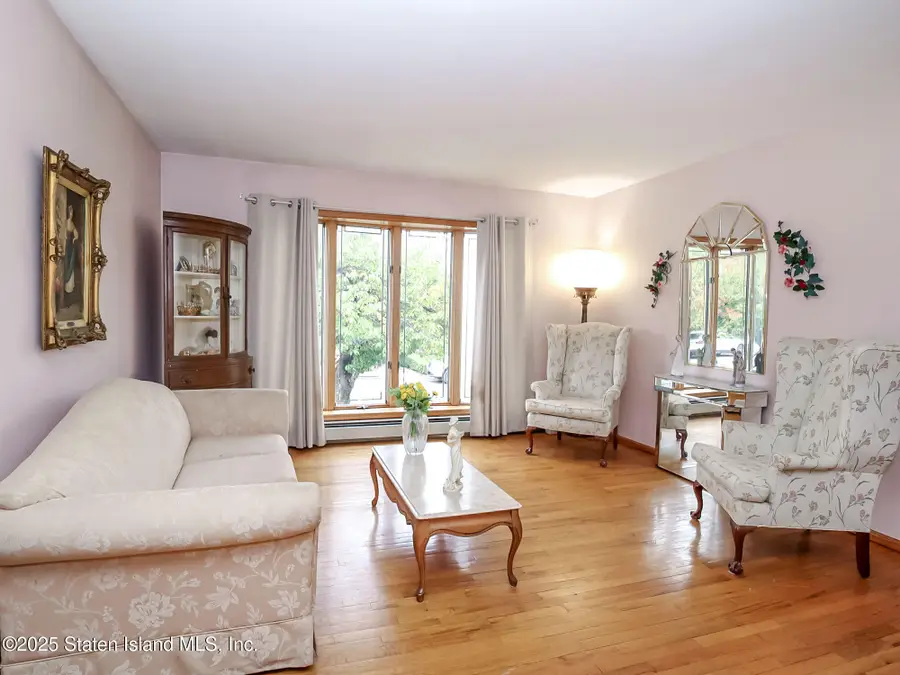 282 Boscombe Avenue, Staten Island, NY 10309 - Image #3