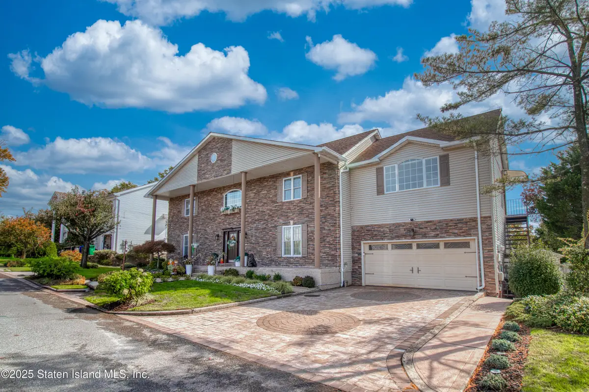 30 Woodvale Loop, Staten Island, NY 10309 - Image #1