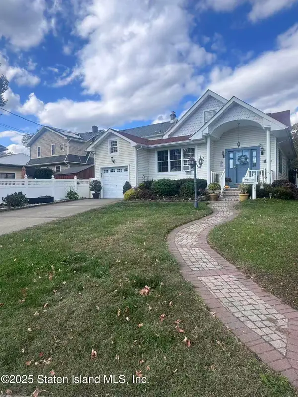 109 Saint Stephens Place, Staten Island, NY 10306