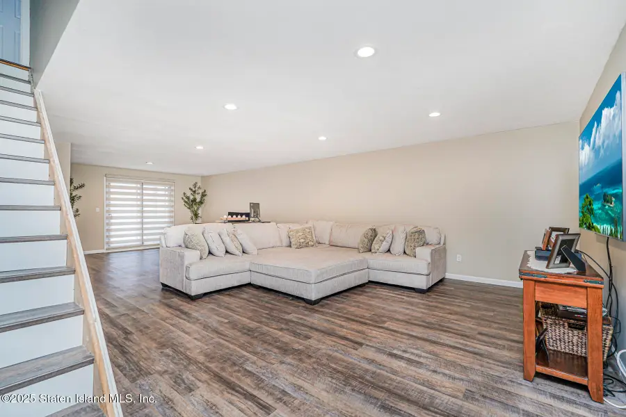 27 Berry Court, Staten Island, NY 10309 - Image #2