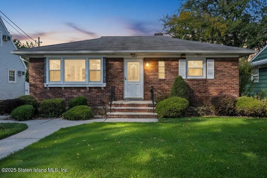 522 Stewart Avenue, Staten Island, NY 10314 - Image #1