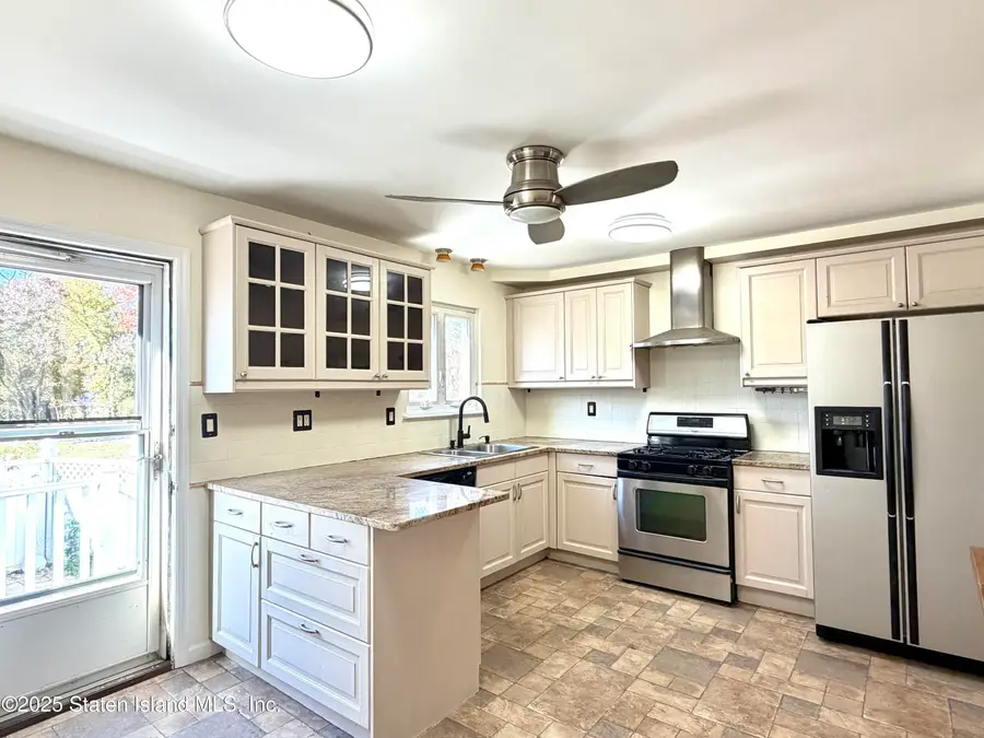 36 Carlyle Green, Staten Island, NY 10312 - Image #3
