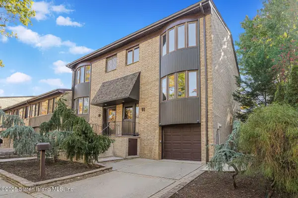98 Dogwood Lane, Staten Island, NY 10305