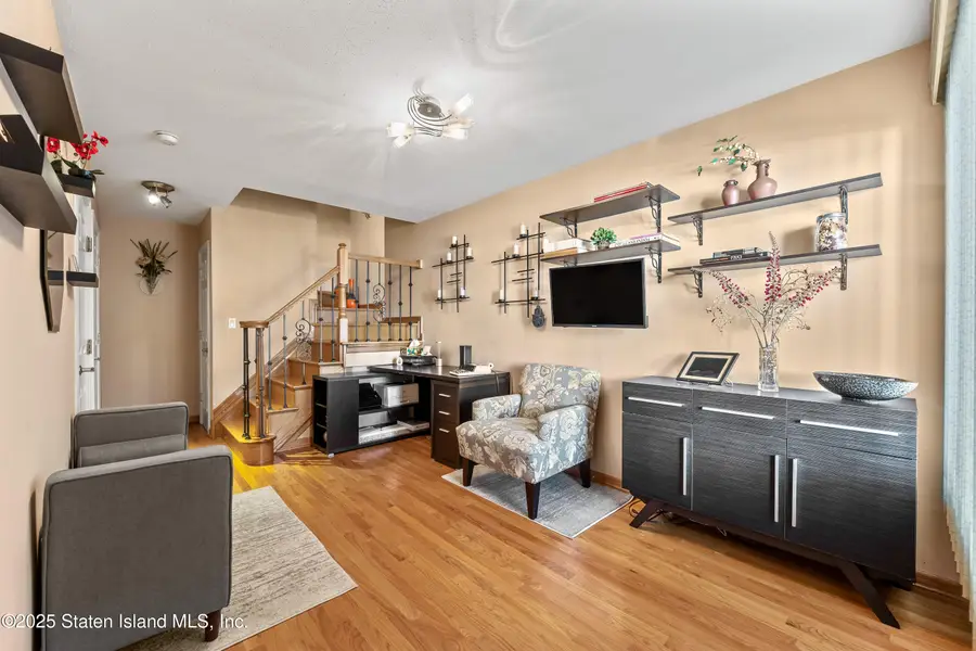 42 Amanda Court, Staten Island, NY 10312 - Image #3