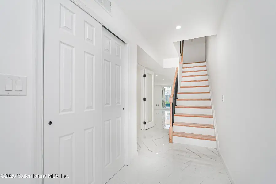 23 Caswell Lane, Staten Island, NY 10314 - Image #3