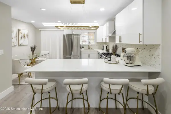 38 Deborah Loop, Staten Island, NY 10312