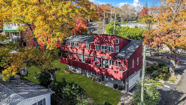 20 Signal Hill Road, Staten Island, NY 10301