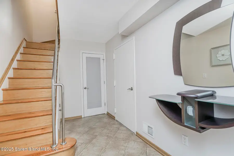 558 Dongan Hills Avenue, Staten Island, NY 10305 - Image #3