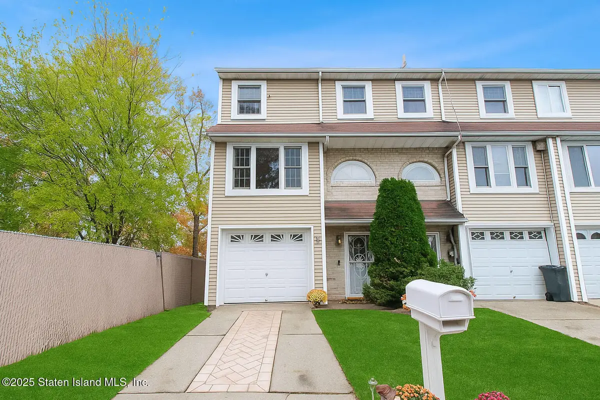 25 Claudia Court, Staten Island, NY 10303 - Image #1