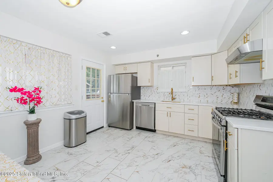 371 Jewett Avenue, Staten Island, NY 10302 - Image #3