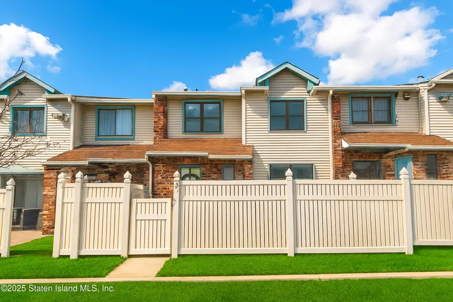 68 Gina Court, Staten Island, NY 10314 - Image #2