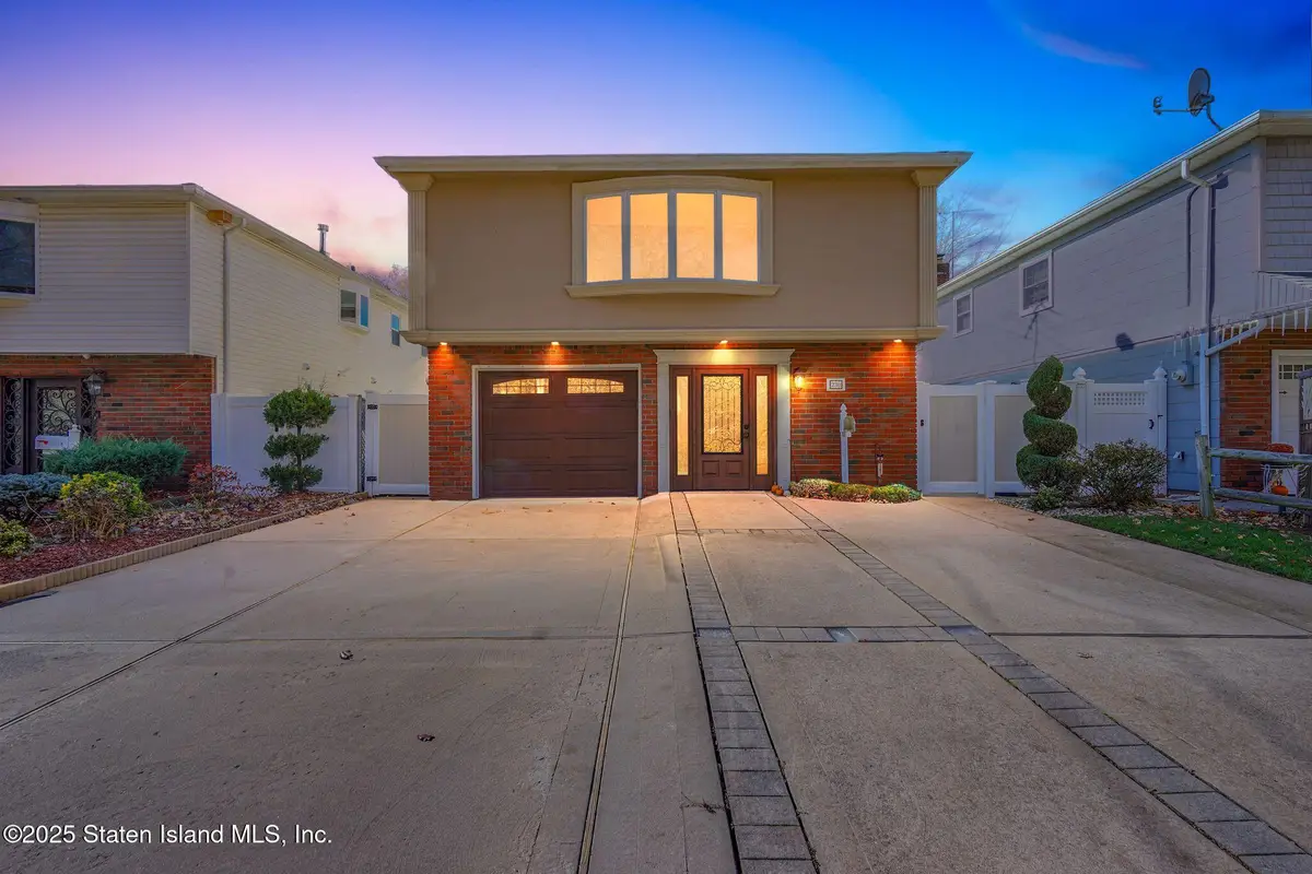 230 Barclay Avenue, Staten Island, NY 10312 - #1