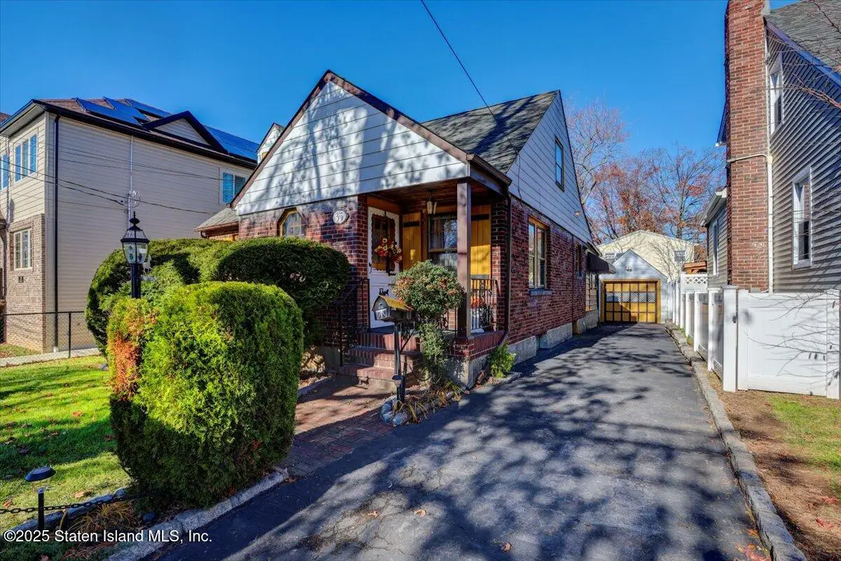 35 Crowell Avenue, Staten Island, NY 10314 - Image #1