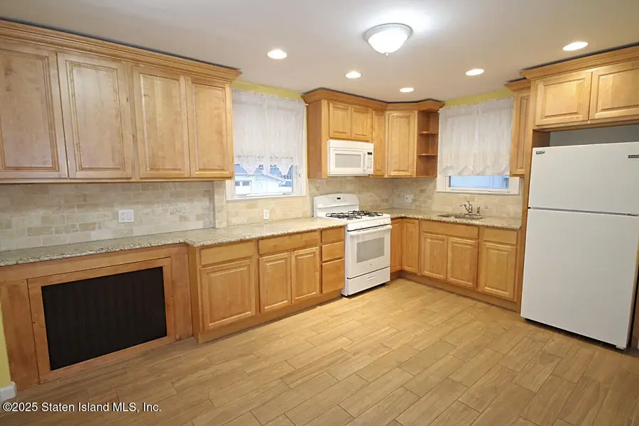 9 New Lane, Staten Island, NY 10305 - Image #3