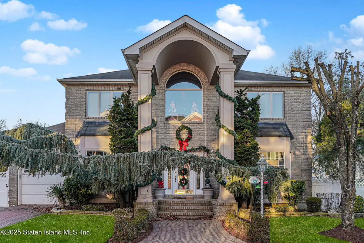 16 Carolyn Court, Staten Island, NY 10309 - Image #1