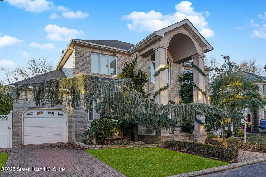 16 Carolyn Court, Staten Island, NY 10309 - Image #2