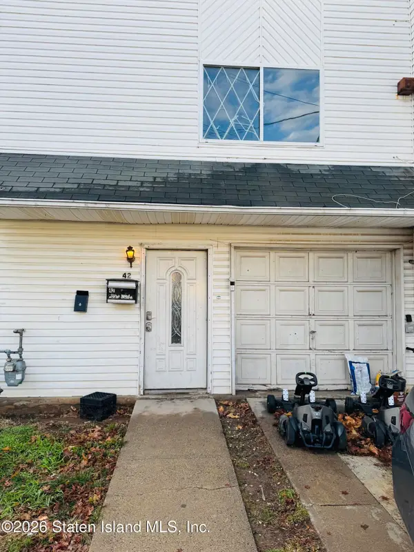 42 Post Lane, Staten Island, NY 10303