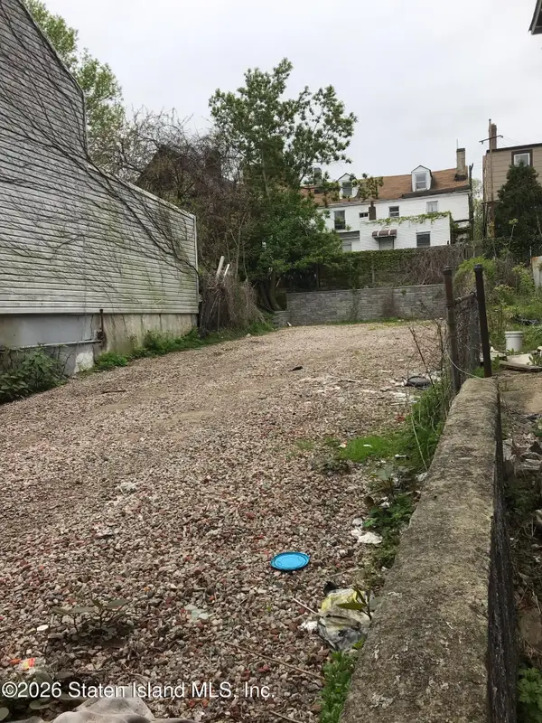 102 Montgomery, Staten Island, NY 10301