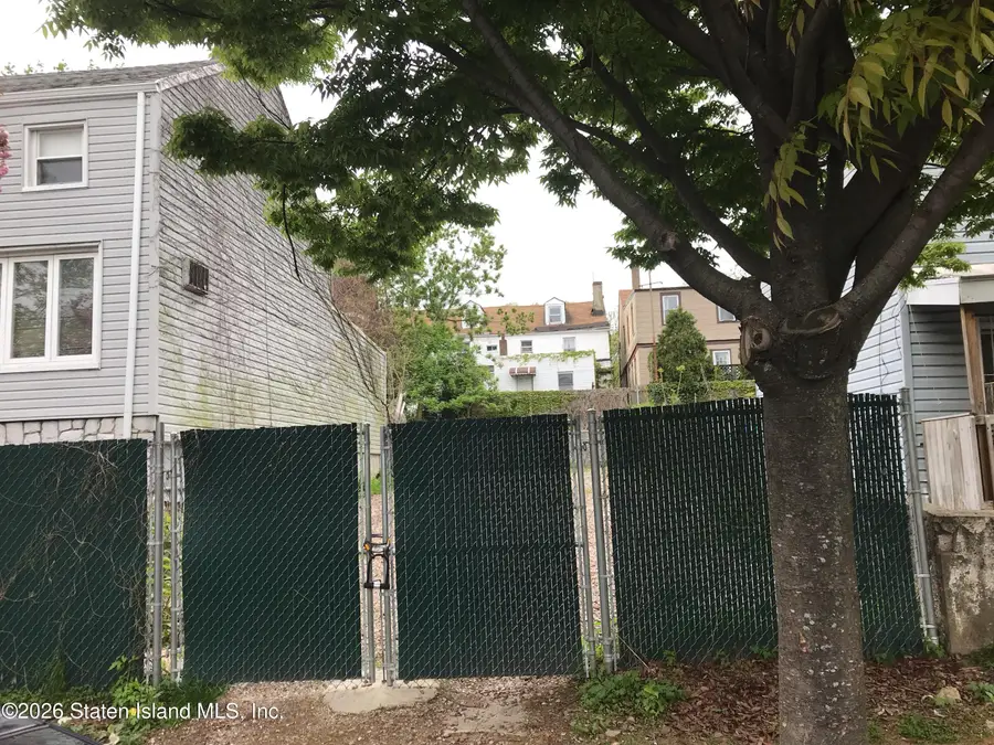 102 Montgomery, Staten Island, NY 10301 - Image #2