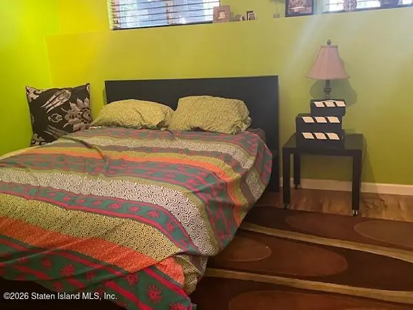 142 Alex Circle, Staten Island, NY 10305