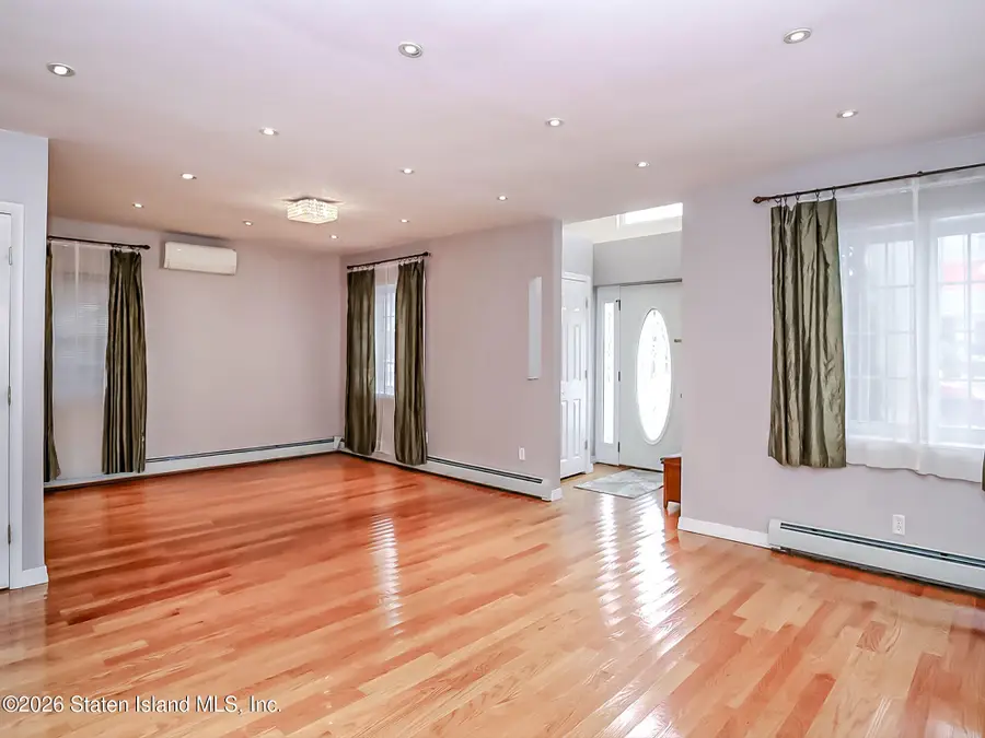 226 Hunter Avenue, Staten Island, NY 10306 - Image #3