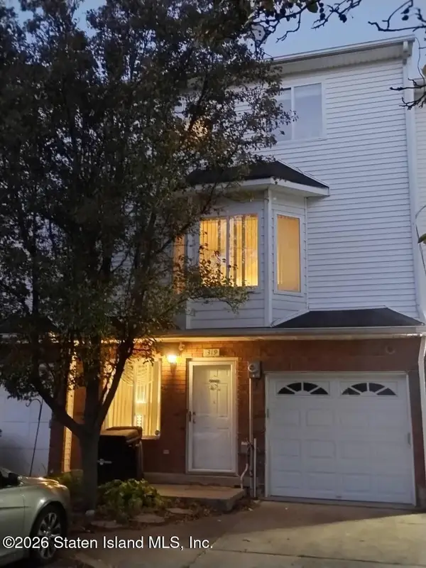 319 Aspen Knolls Way, Staten Island, NY 10312