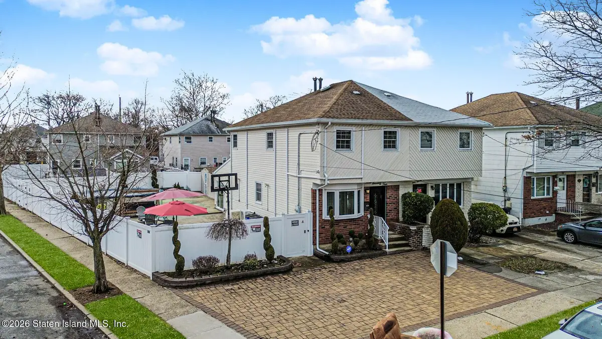 374 Fairbanks Avenue, Staten Island, NY 10306 - Image #1